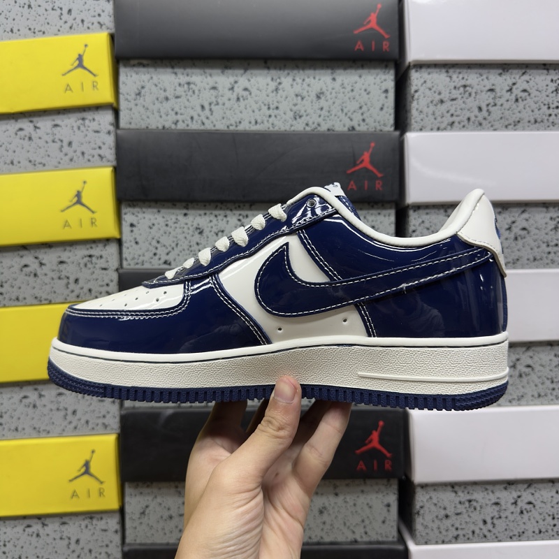 Air Force1 · 3