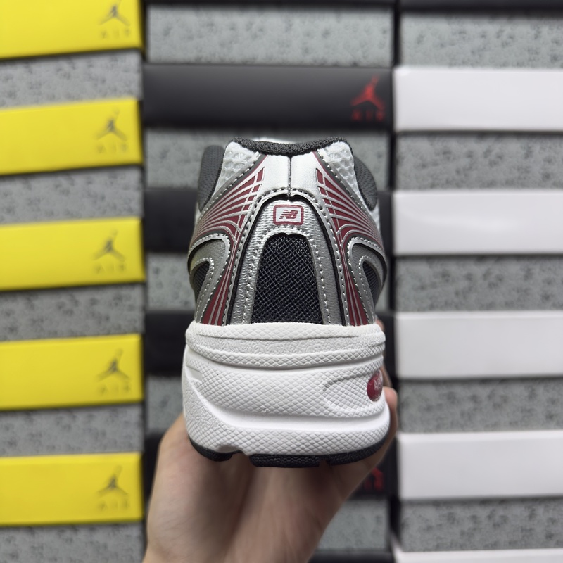 New Balance 740 Sneakers · 2