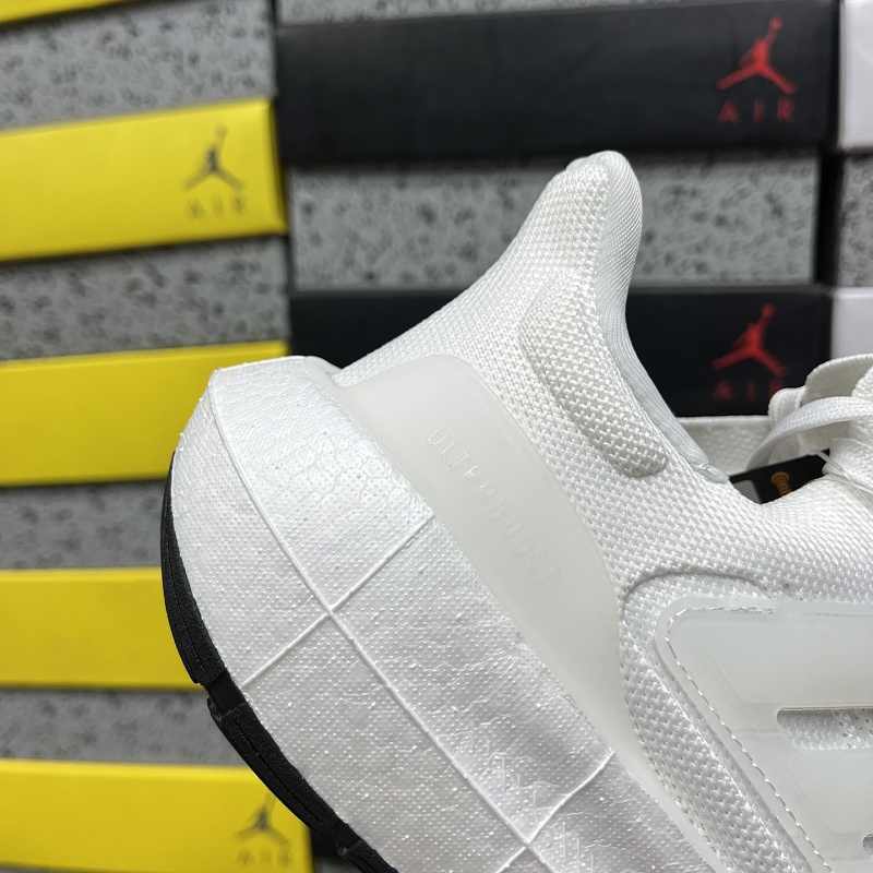 Ultraboost Light 7