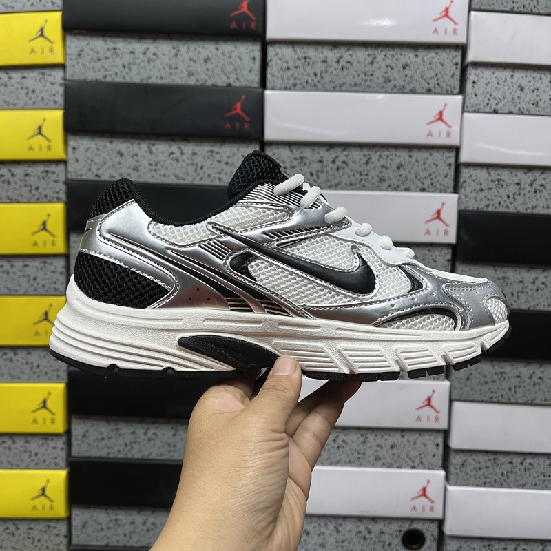 Nike Vomero 10