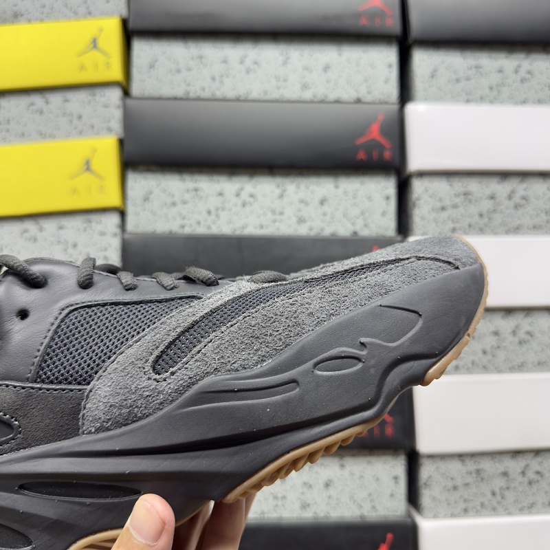 Yeezy 700 7