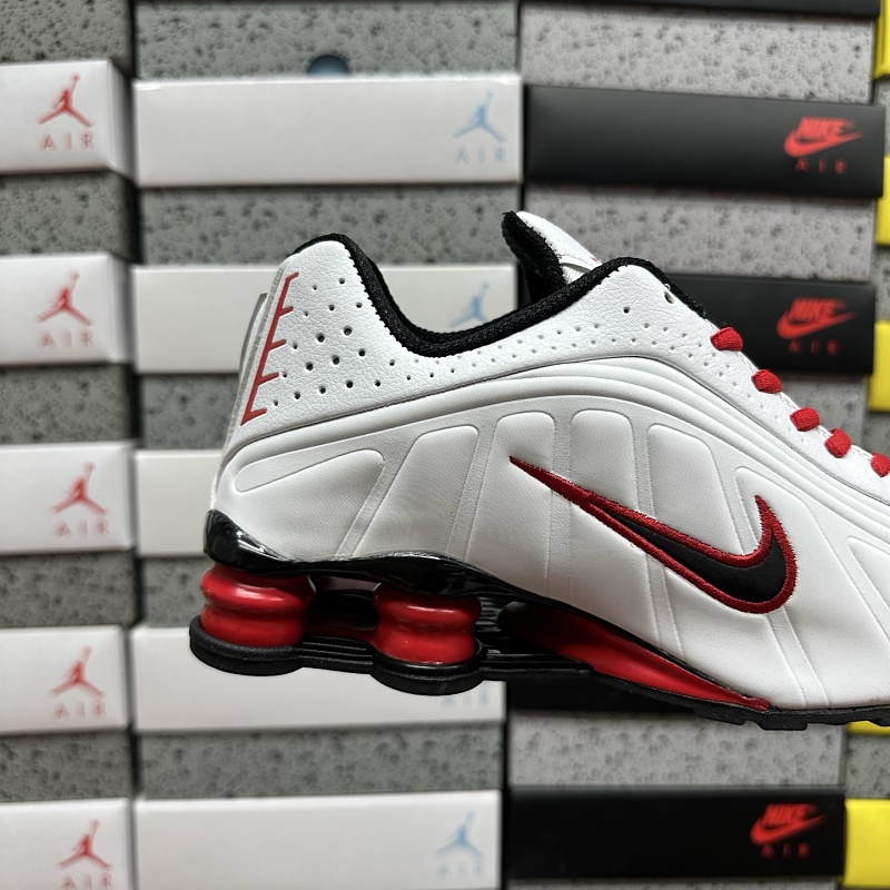 Shox R4 · 5