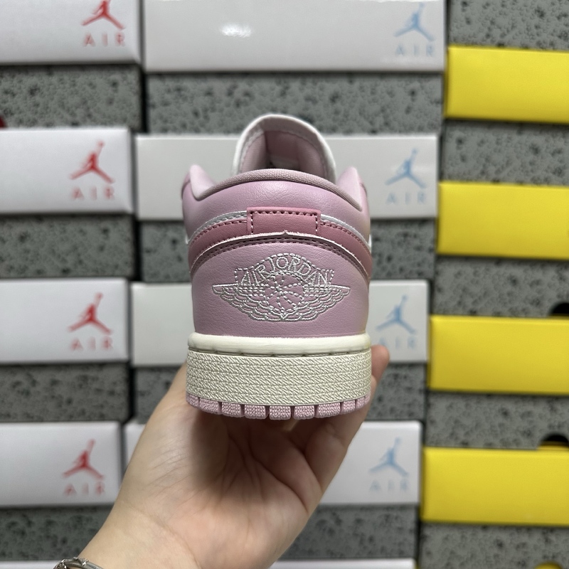 Jordan 1 Travis Scott 3