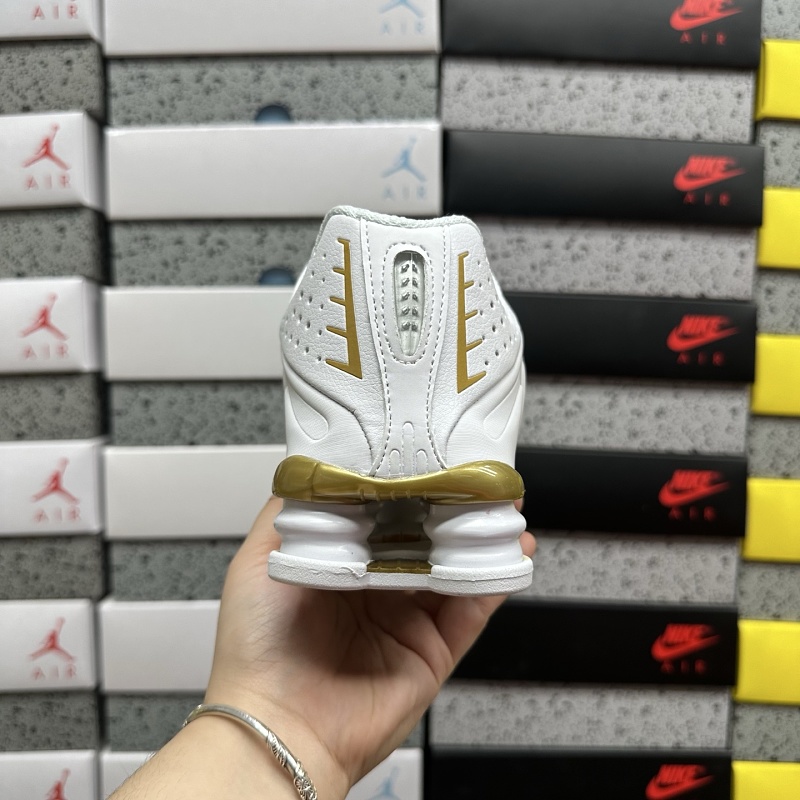 Shox R4 · 3