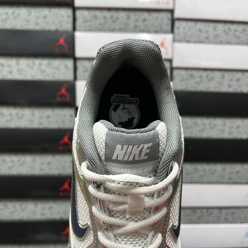 Nike Vomero 5