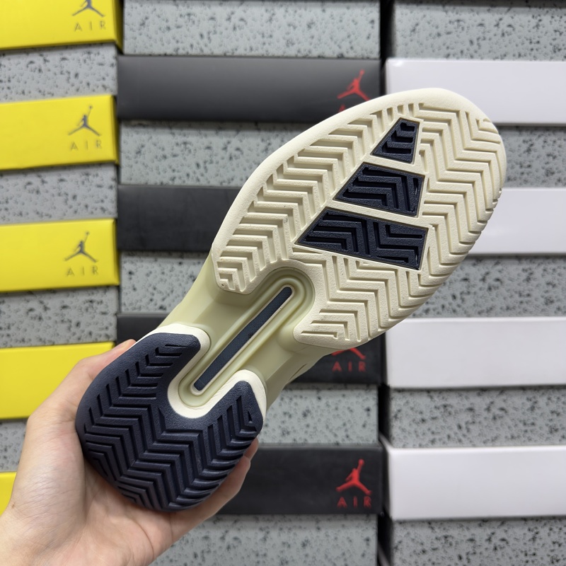 Adizero Ubersonic 5 M
