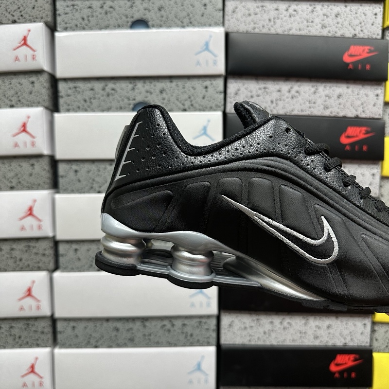 Shox R4 · 5