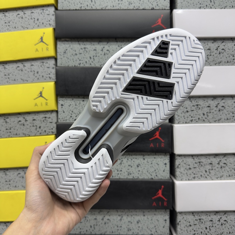 Adizero Ubersonic 5 M