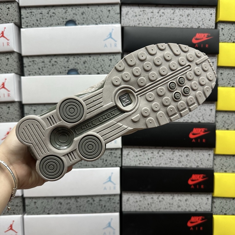 Shox R4 · 2