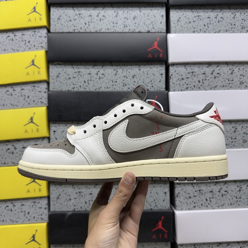 Jordan 1 Sneakers 4