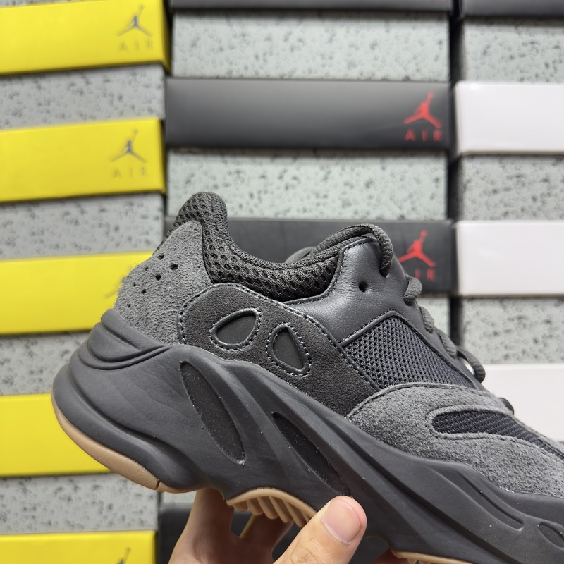 Yeezy 700 6
