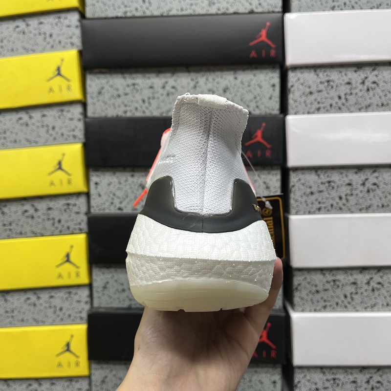 Ultraboost Light 3