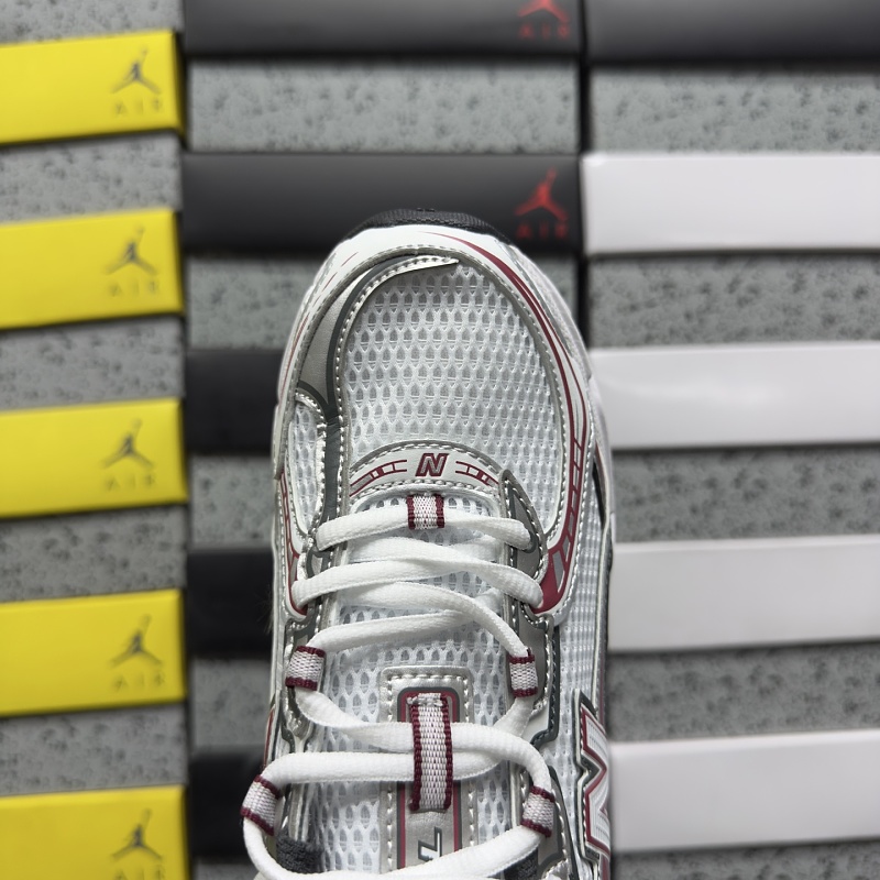 New Balance 740 Sneakers · 5