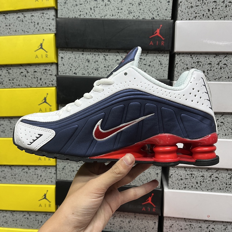 Shox R4 · 4