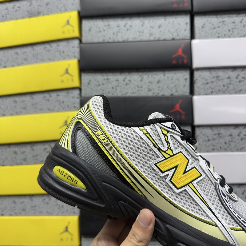 New Balance 740 Sneakers · 6