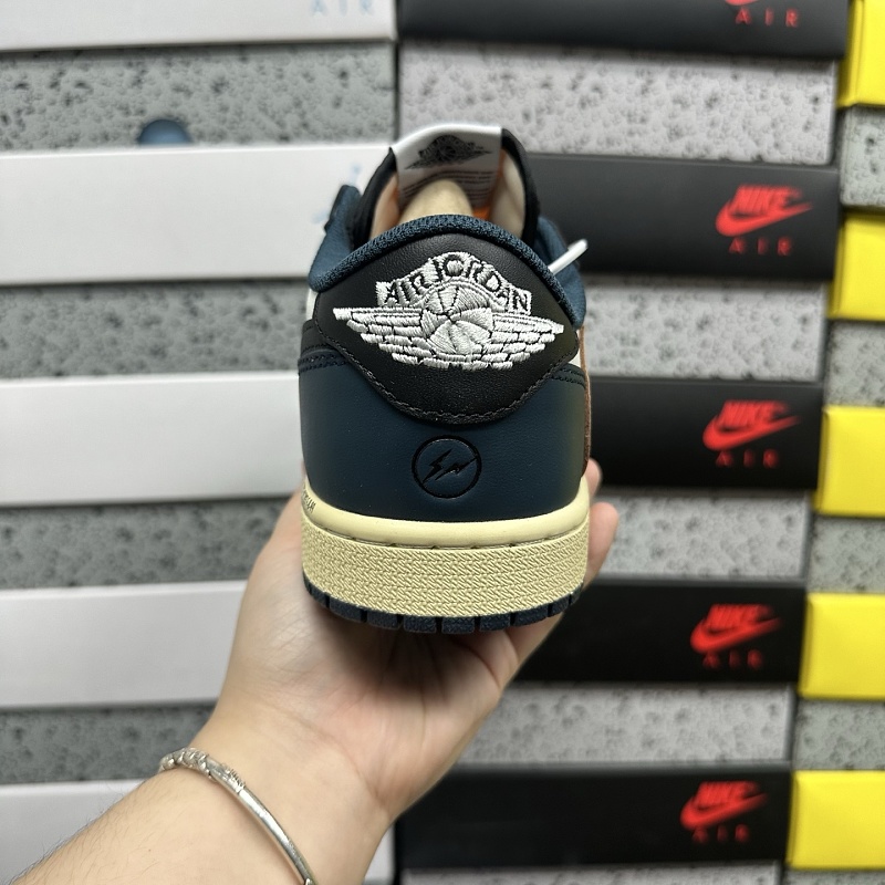 Jordan 1 Sneakers 4