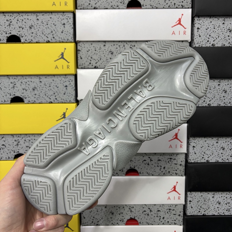 Triple S 8100 · 5