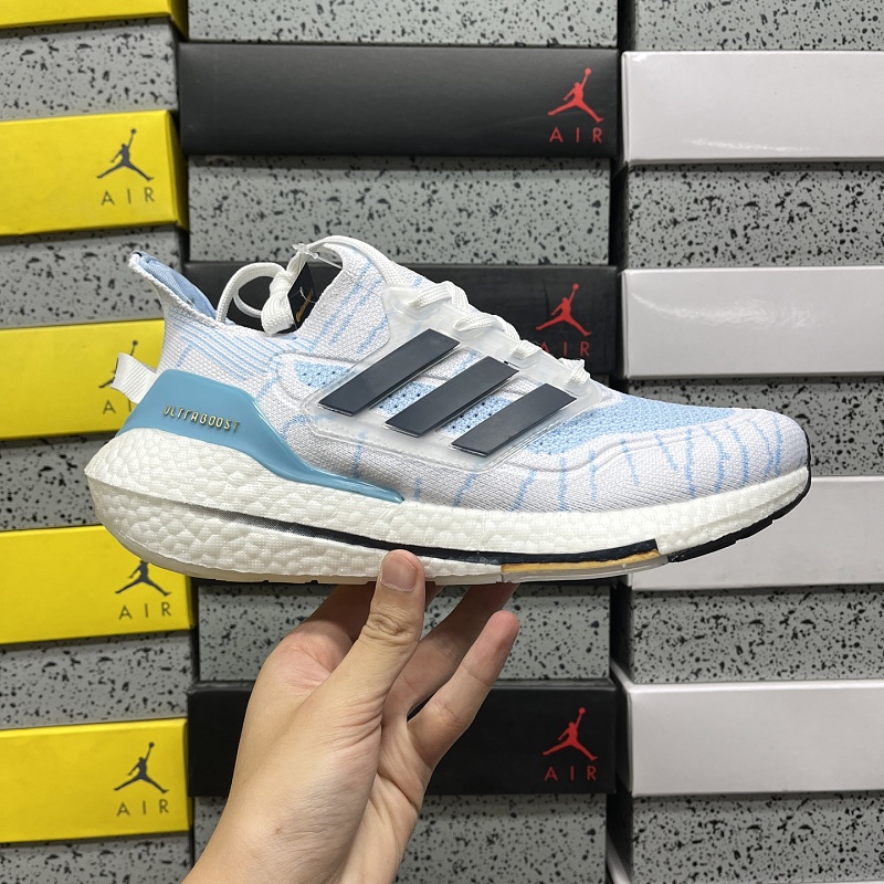 Ultraboost Light 10