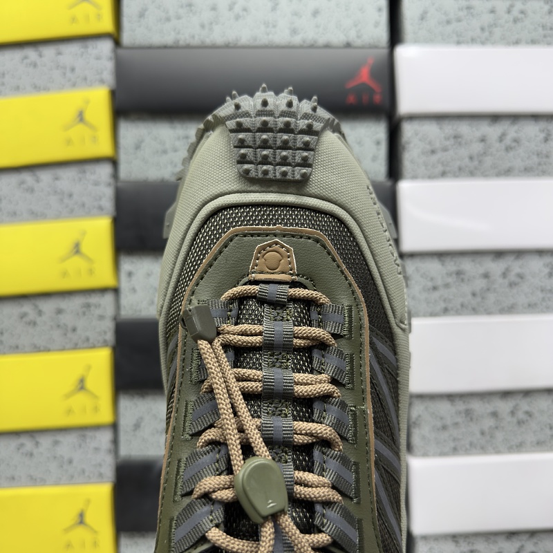 300 Trailgrip Gore-Tex 818 · 5