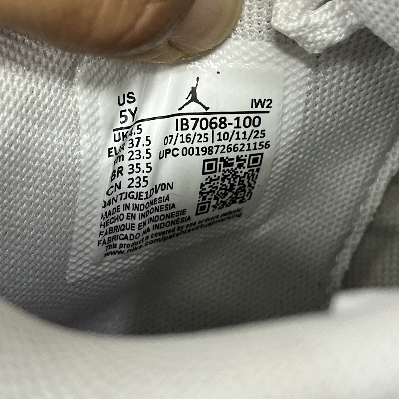 Jordan 4 Sneakers