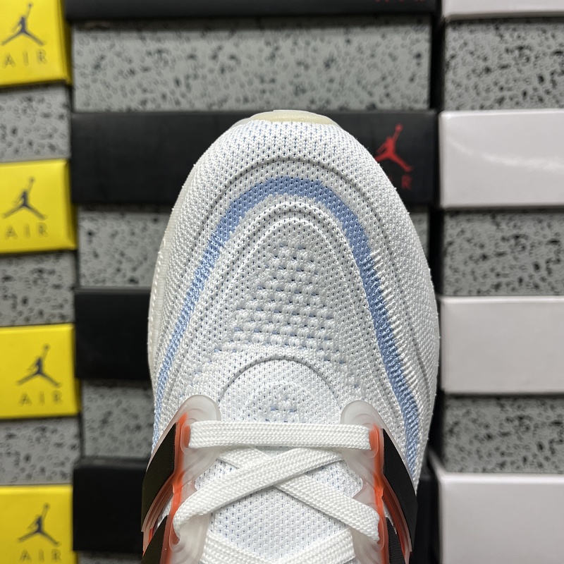 Ultraboost Light 6