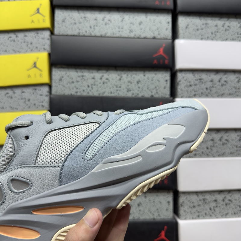 Yeezy 700 7