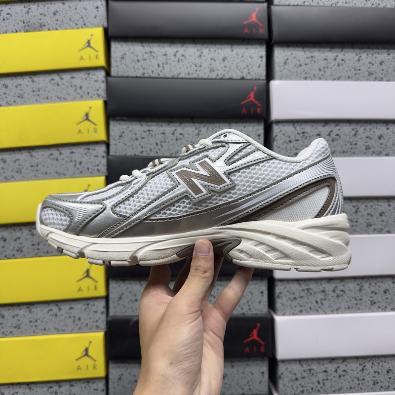 New Balance 740 Sneakers · 3