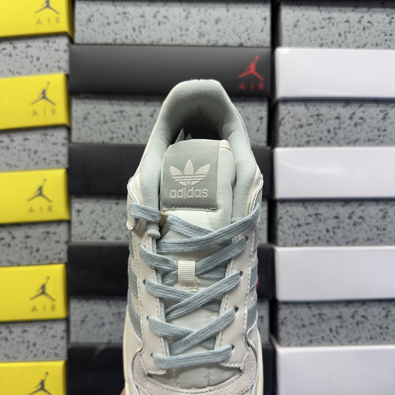 Forum 84 Low 4