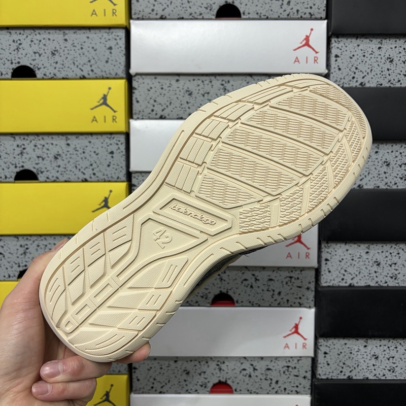 Hamptons Worn Out 4090 · 5