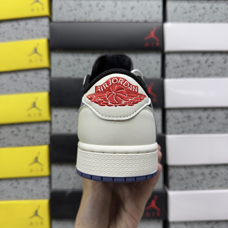 Travis Scott Reverse Swoosh Sneakers · 3