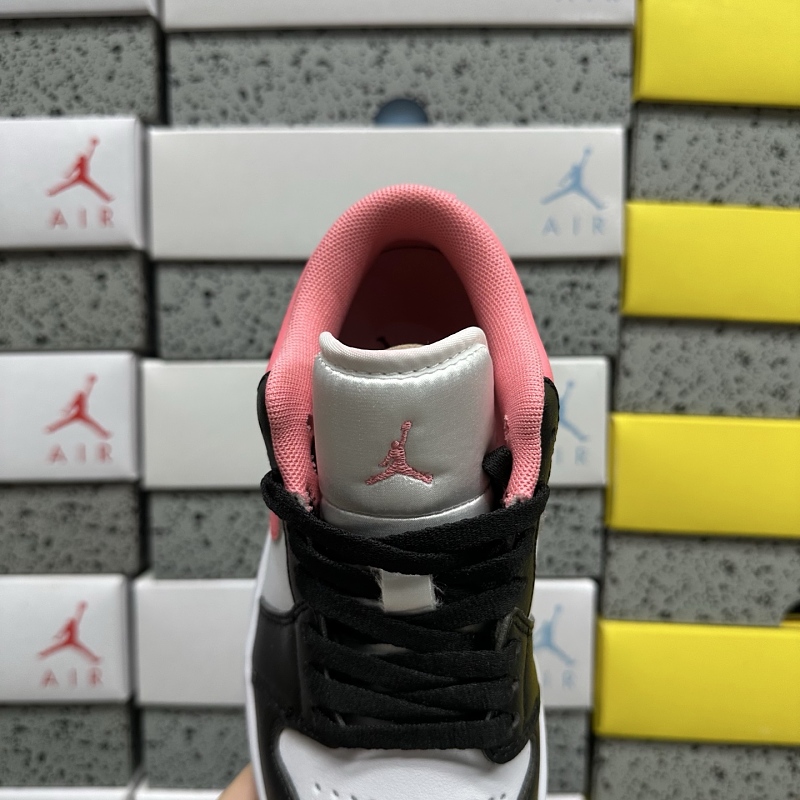 Jordan 1 Travis Scott 4