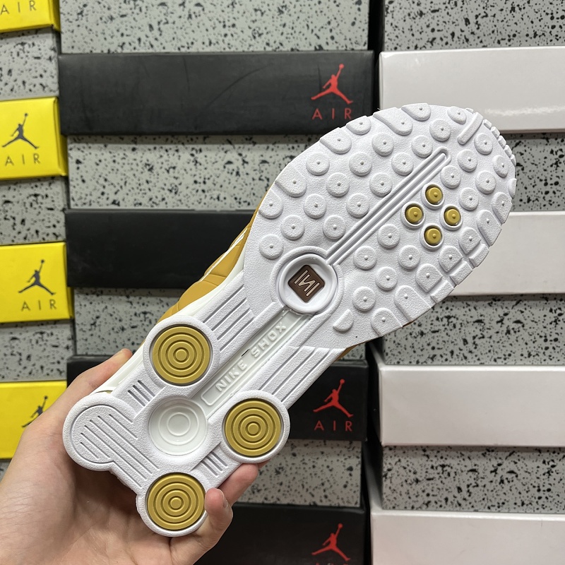 Shox R4 · 2