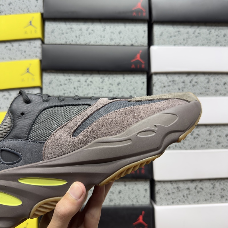 Yeezy 700 7