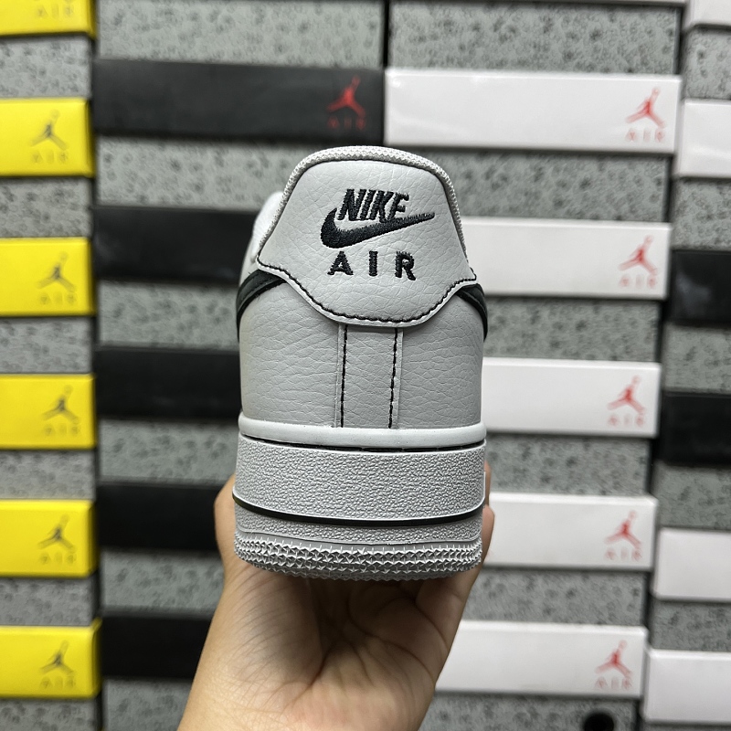 Air Force 1 · 3