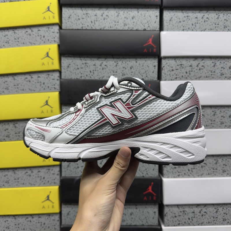 New Balance 740 Sneakers · 3