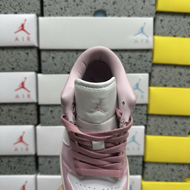 Jordan 1 Travis Scott 4