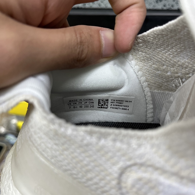 Ultraboost Light 2