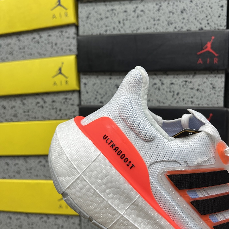 Ultraboost Light 7