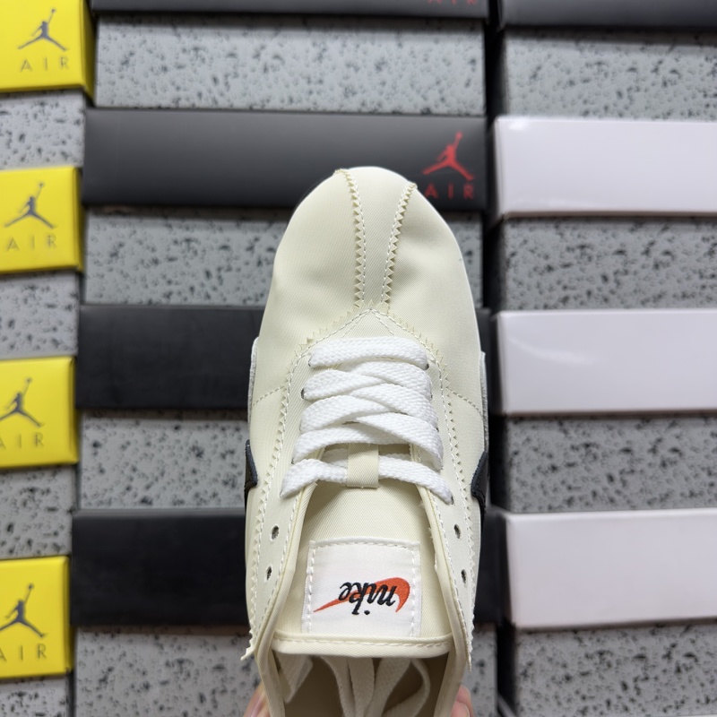 Jacquemus Moon Shoe Sp · 5