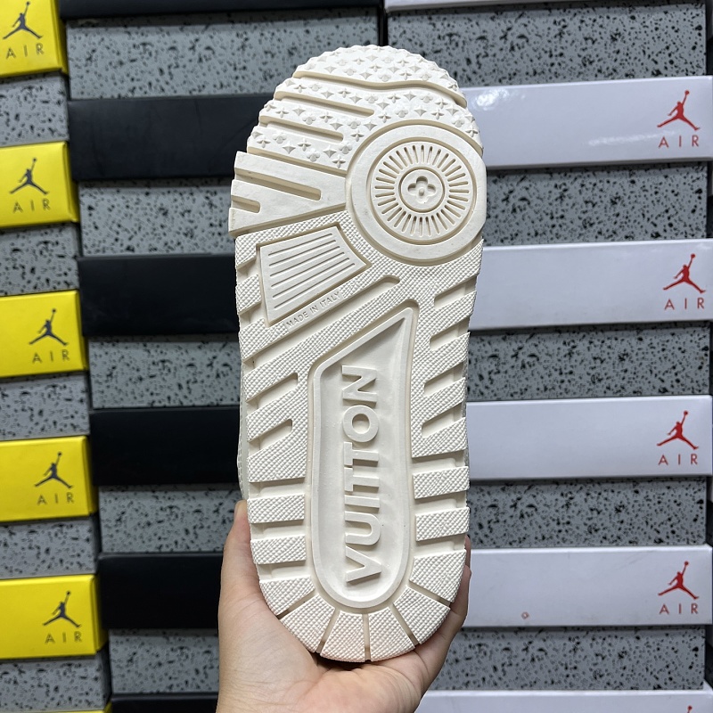 Trainer Maxi White · 4
