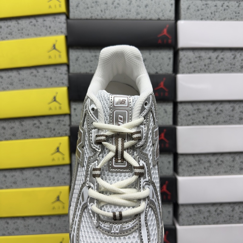 New Balance 740 Sneakers · 4