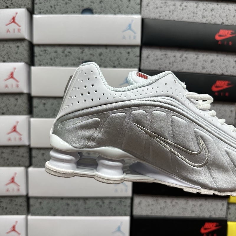 Shox R4 · 5