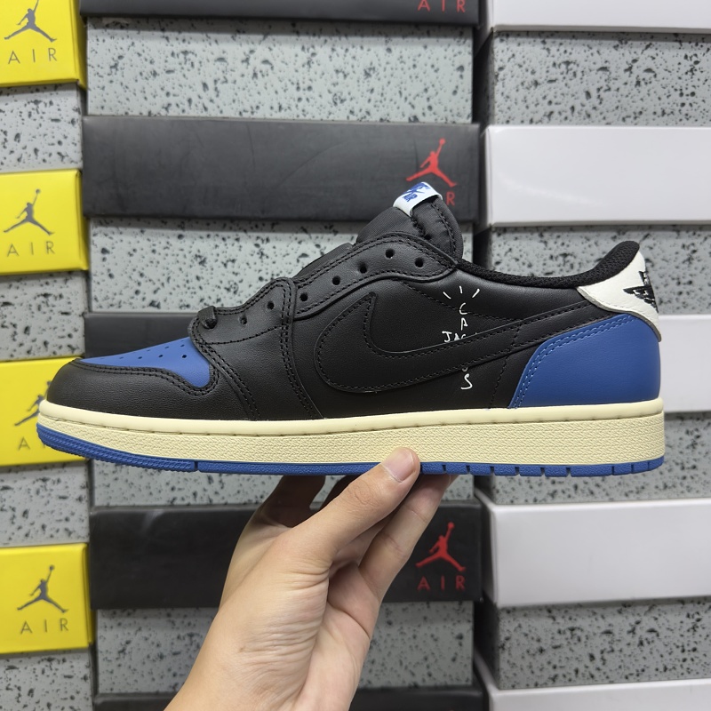 Travis Scott Reverse Swoosh Sneakers · 4