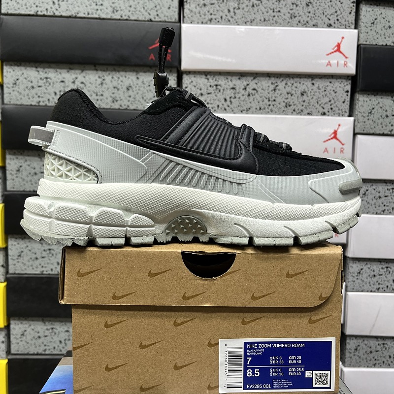 Nike Roam 9
