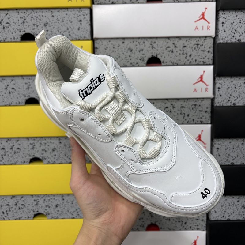 Triple S 5 9000 · 3