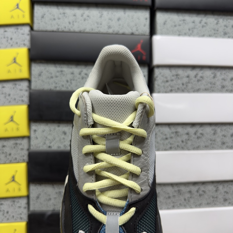 Yeezy 700 4