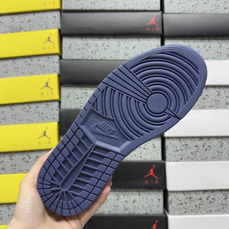 Travis Scott Reverse Swoosh Sneakers · 2