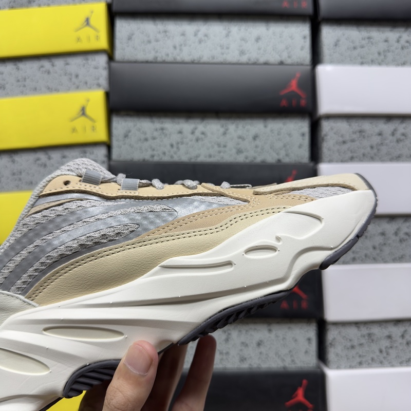 Yeezy 700v2 7