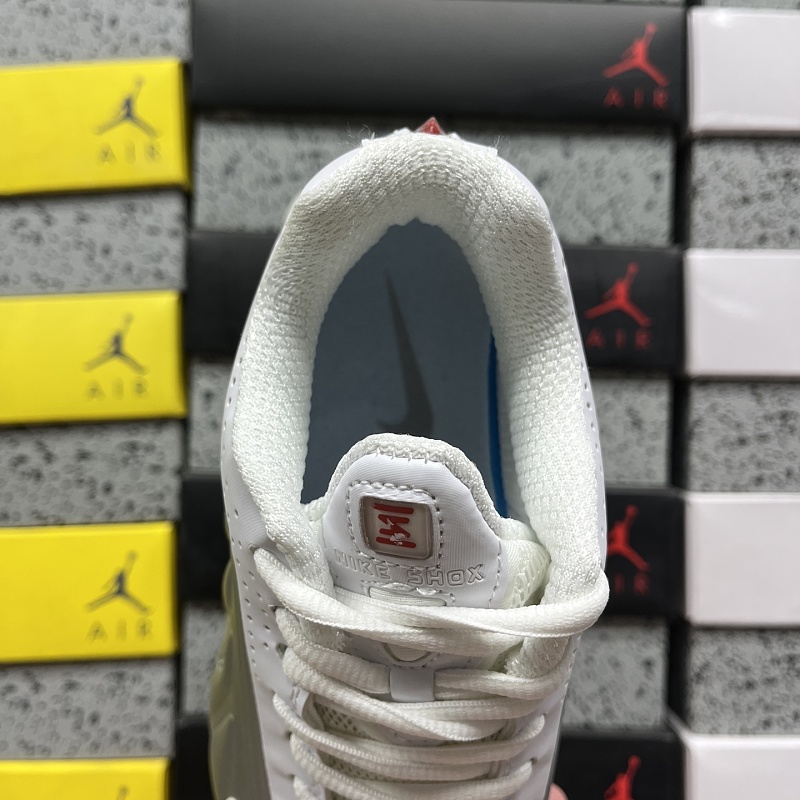 Shox R4 · 4