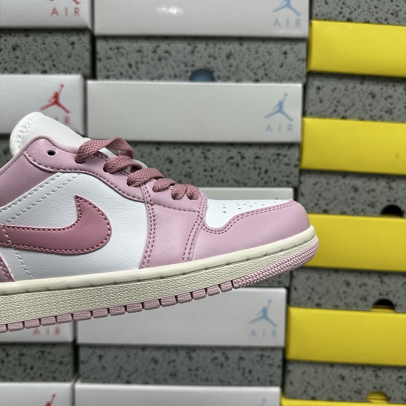 Jordan 1 Travis Scott 6